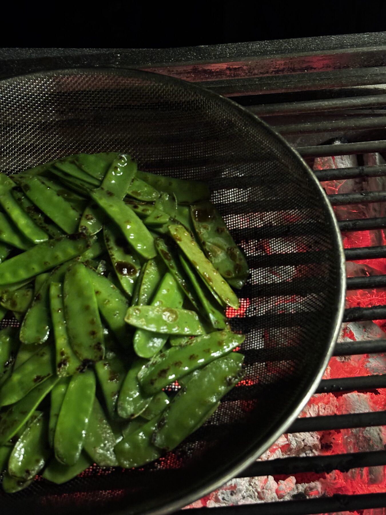 Edamame sobre brasas